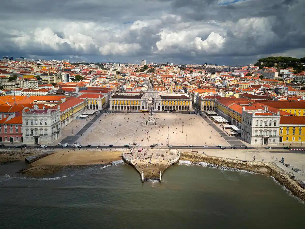 Free tours in Lisbon - Revolutours