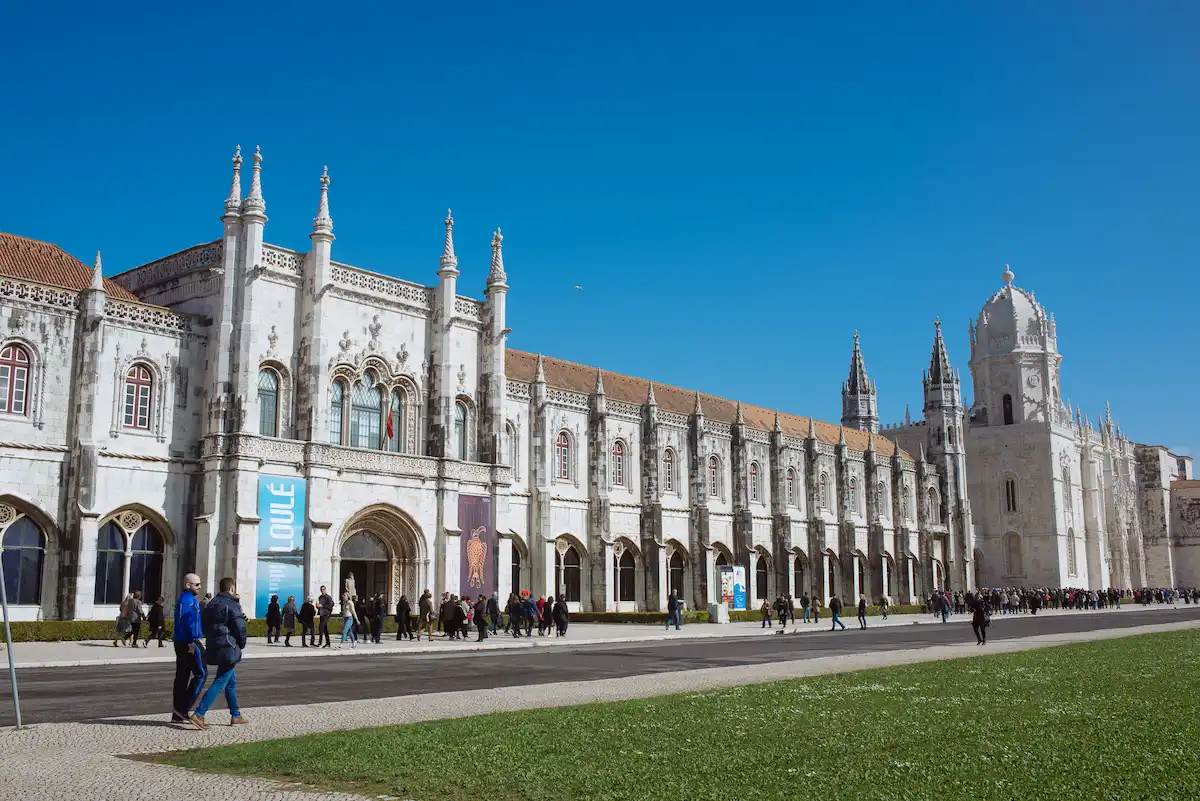 Free tours in Lisbon - Revolutours